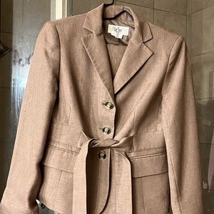 Lesuit camel colored pant suit